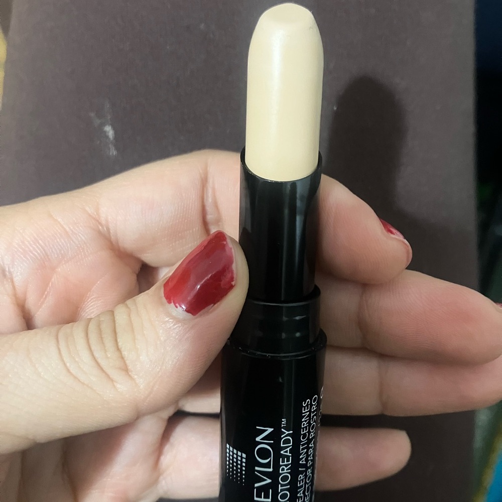 Revlon concealer - Picture 5 of 6